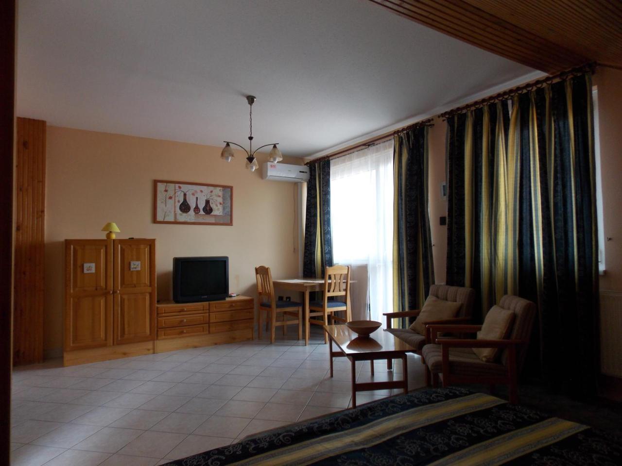 Heviz Therme Apartmenthaus Esterno foto
