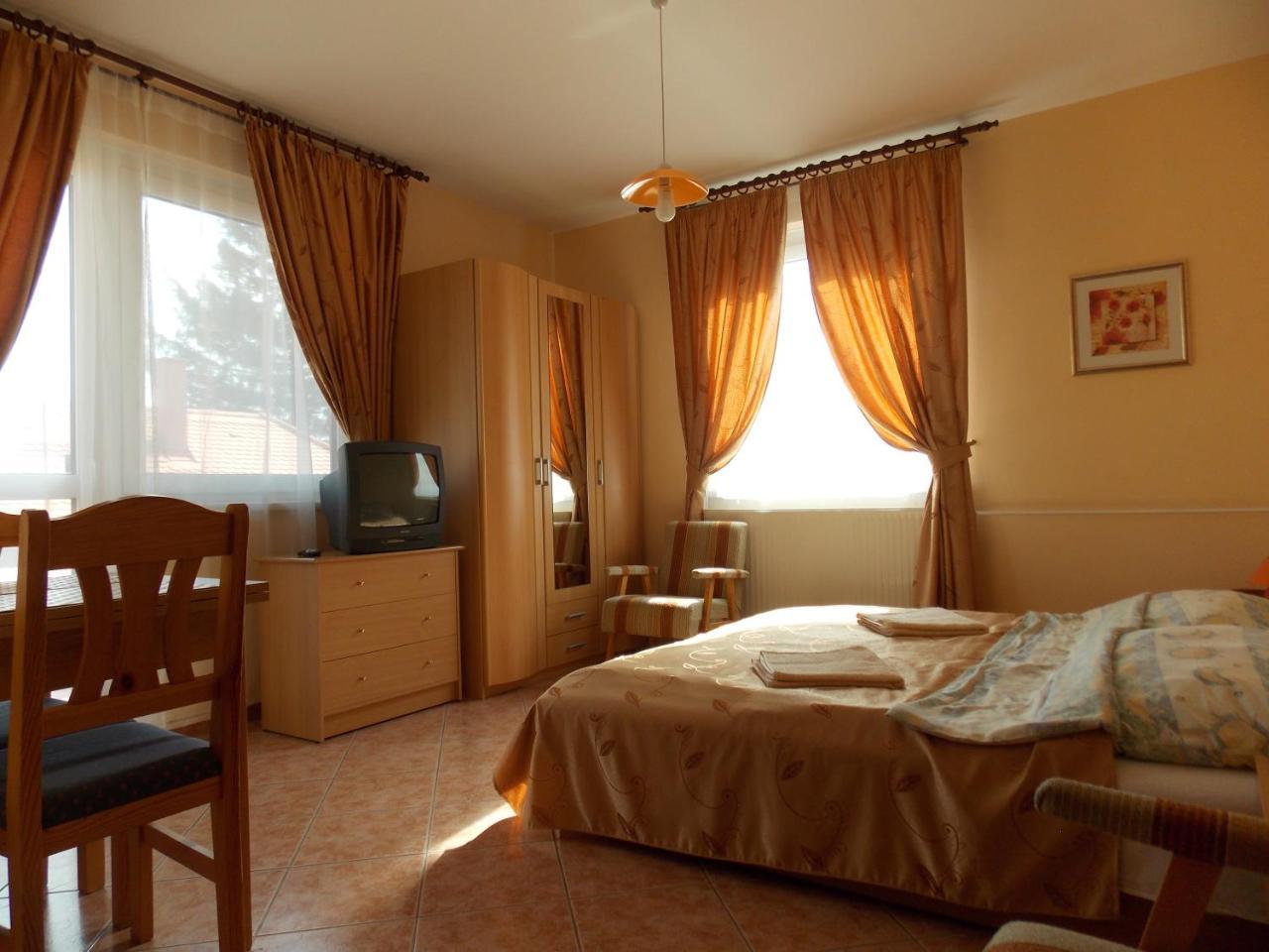 Heviz Therme Apartmenthaus Esterno foto