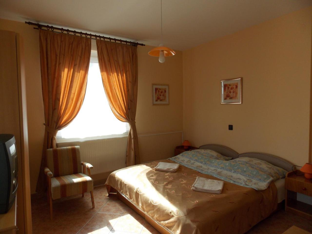 Heviz Therme Apartmenthaus Esterno foto